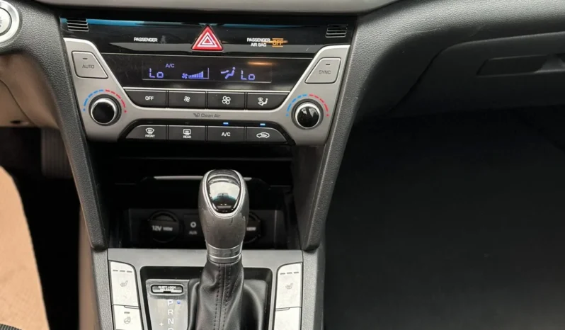 
2017 HYUNDAI ELANTRA SE full									