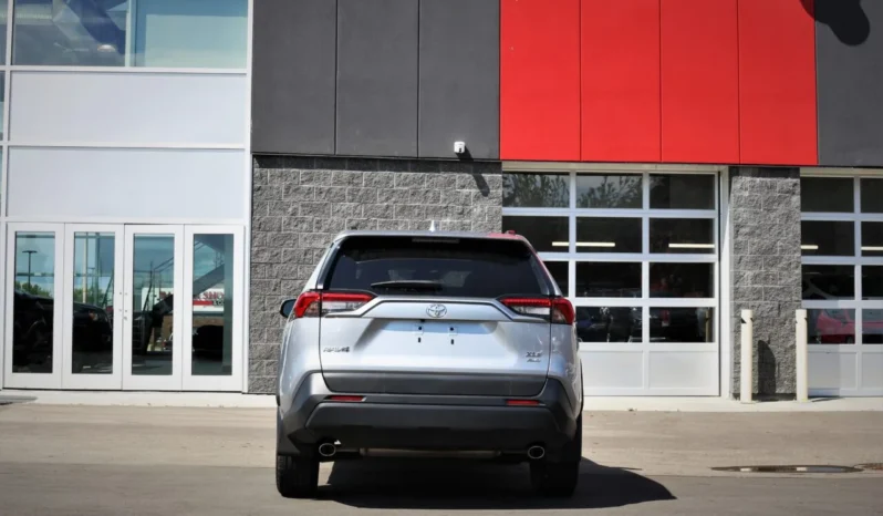 
2021 TOYOTA RAV4 XLE full									