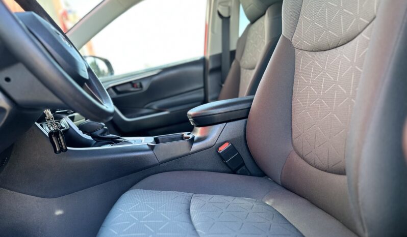 
2020 TOYOTA RAV4 XLE full									