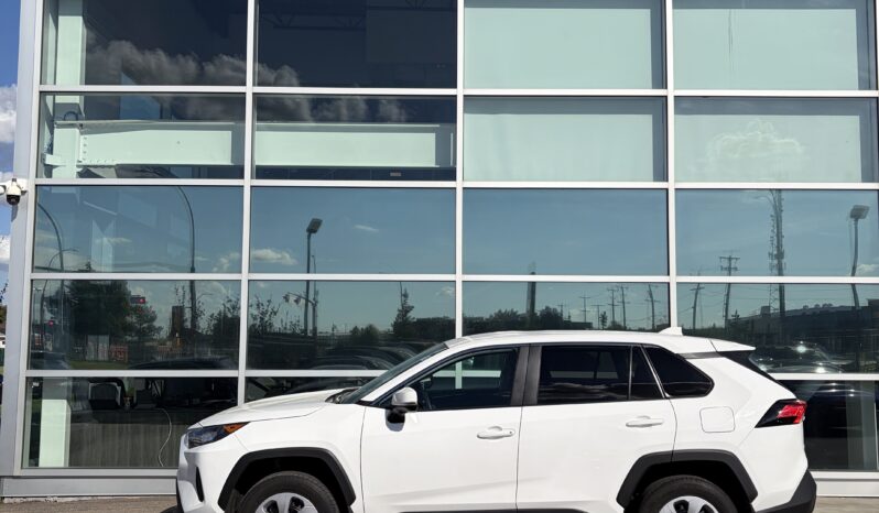 
2025 TOTOYA RAV4 LE full									