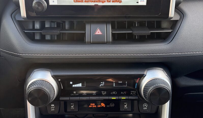 
2025 TOTOYA RAV4 LE full									