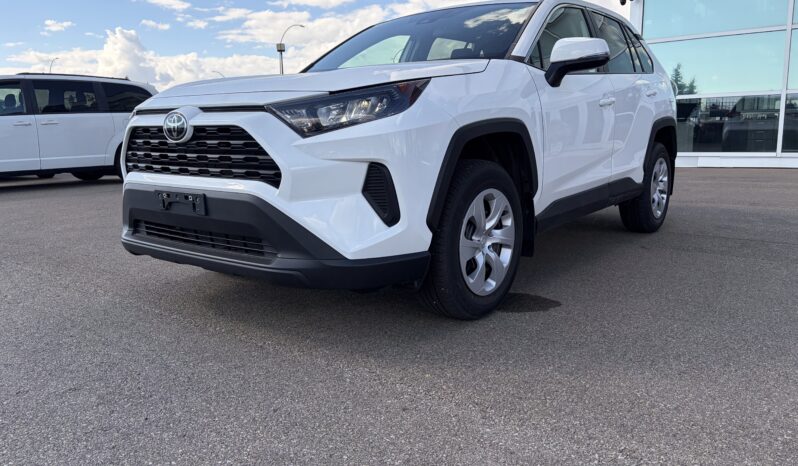 
2025 TOTOYA RAV4 LE full									