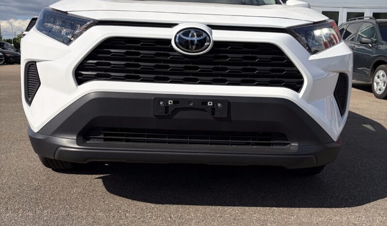 
2025 TOTOYA RAV4 LE full									
