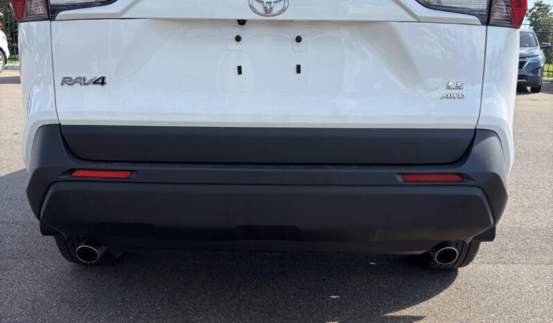 
2025 TOTOYA RAV4 LE full									
