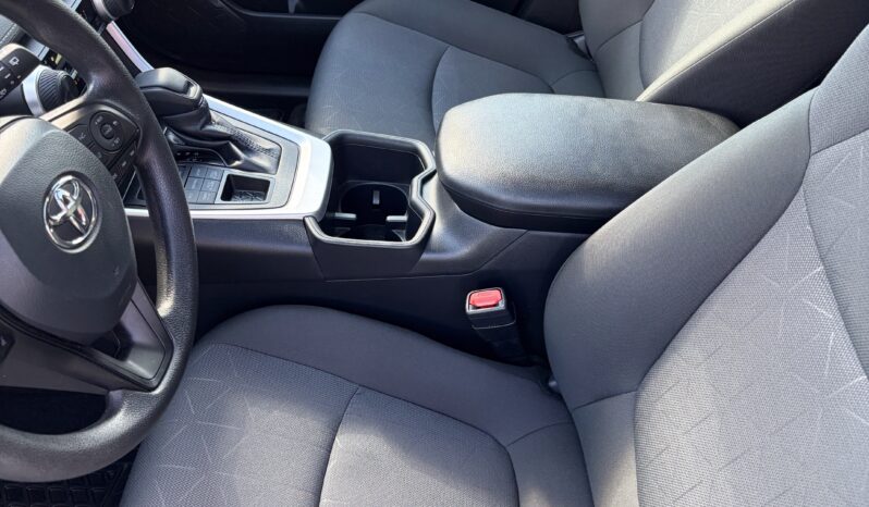 
2025 TOTOYA RAV4 LE full									
