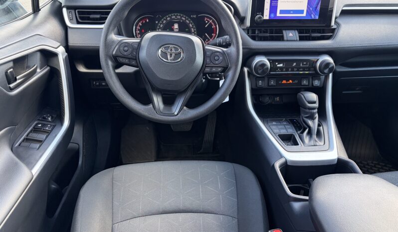 
2025 TOTOYA RAV4 LE full									