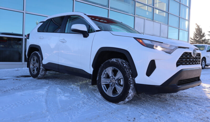 
2023 TOYOTA RAV4 XLE full									