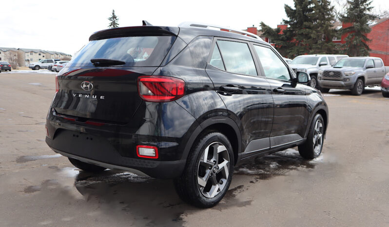 
2021 Hyundai Venue SEL full									