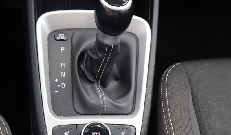 
2021 Hyundai Venue SEL full									