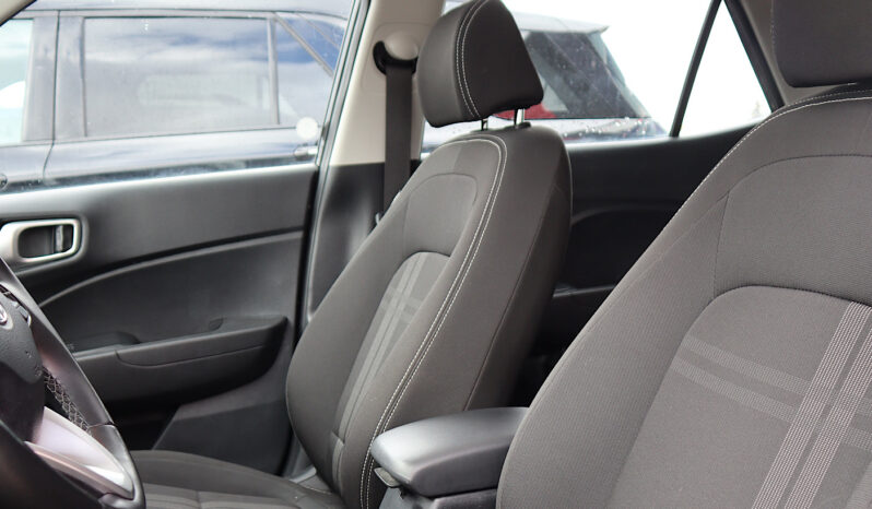 
2021 Hyundai Venue SEL full									