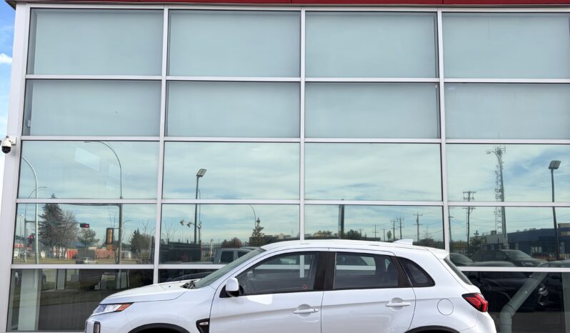 
2022 MITSUBISHI RVR ES full									