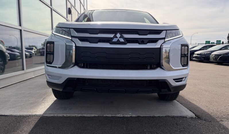 
2022 MITSUBISHI RVR ES full									