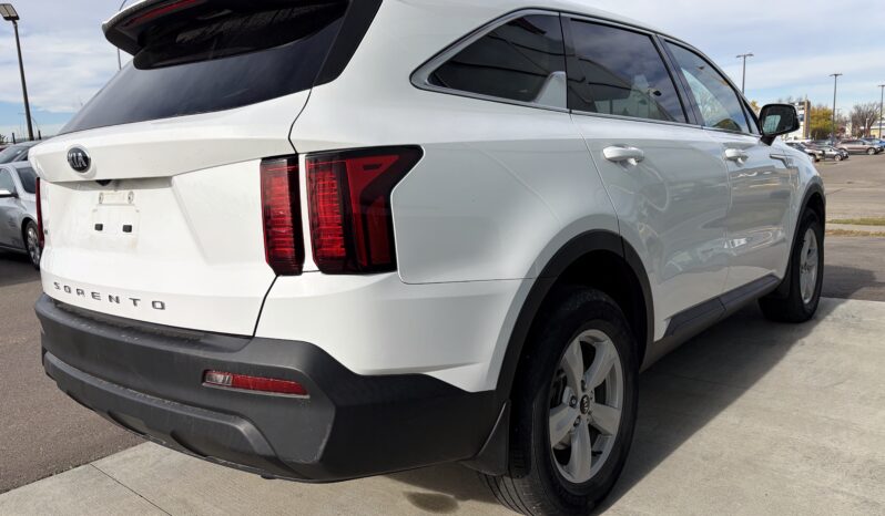 
2021 KIA SORENTO LX full									