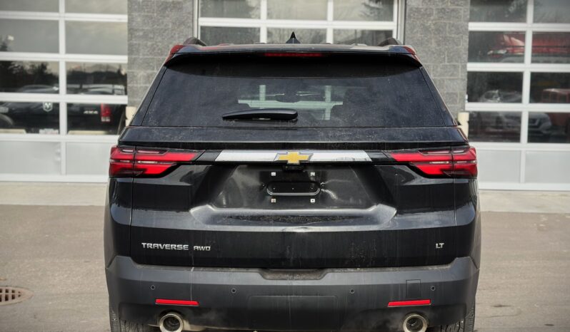 2023 Chevrolet Traverse LT full