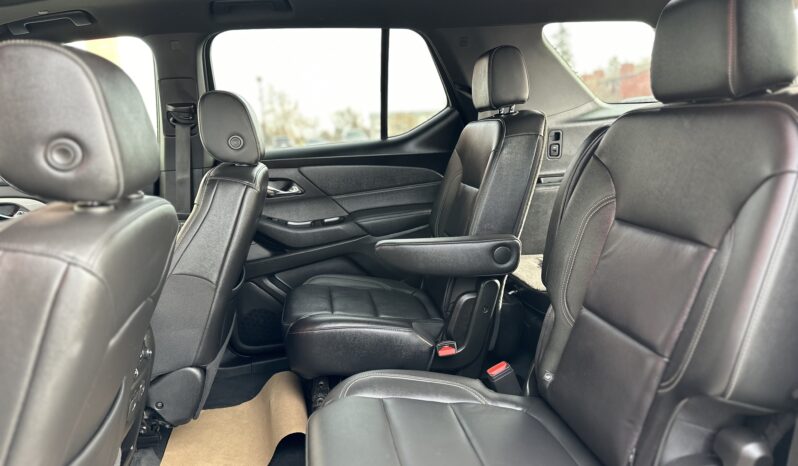 2023 Chevrolet Traverse LT full