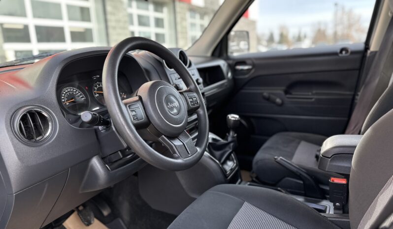 
2016 Jeep Patriot Sport full									