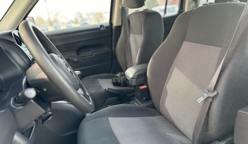 
2016 Jeep Patriot Sport full									