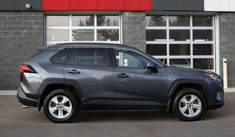 
2020 TOYOTA RAV4 XLE full									