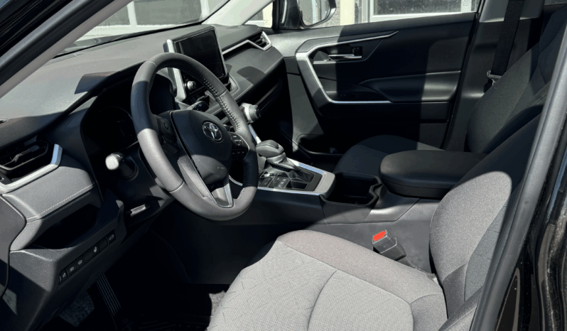 
2024 TOYOTA RAV4 XLE full									