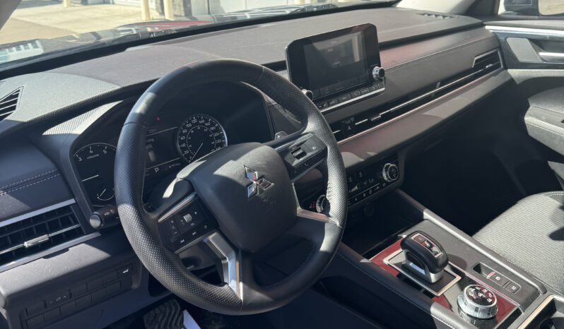 
2024 MITSUBISHI OUTLANDER SE full									