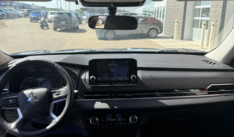 
2024 MITSUBISHI OUTLANDER SE full									