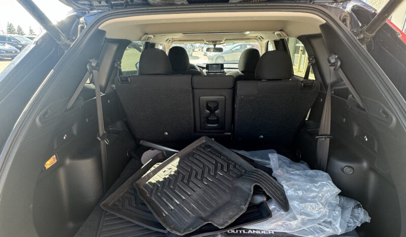 
2024 MITSUBISHI OUTLANDER SE full									