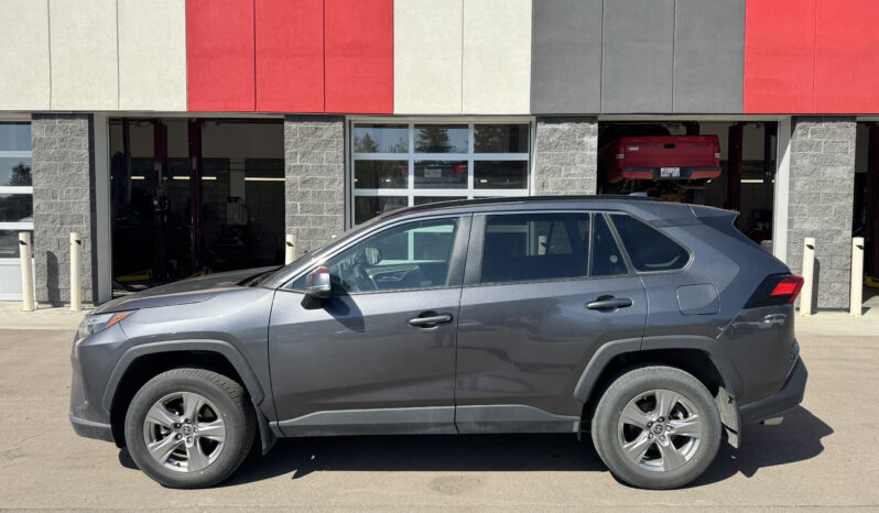 
2023 TOYOTA RAV4 XLE full									