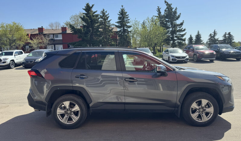 
2023 TOYOTA RAV4 XLE full									