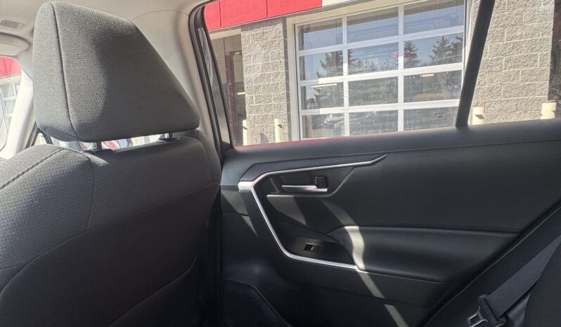 
2023 TOYOTA RAV4 XLE full									