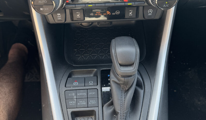 
2023 TOYOTA RAV4 XLE full									