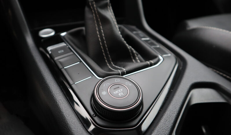 2023 Volkswagen Taos full