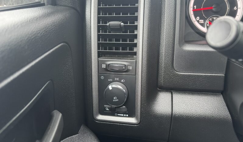 
2022 RAM 1500 CLASSIC TRADESMAN full									