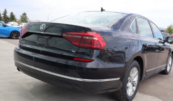 
2017 Volkswagen Passat full								