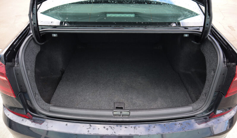 
2017 Volkswagen Passat full									