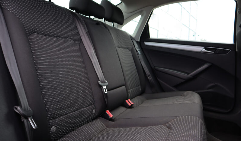 
2017 Volkswagen Passat full									