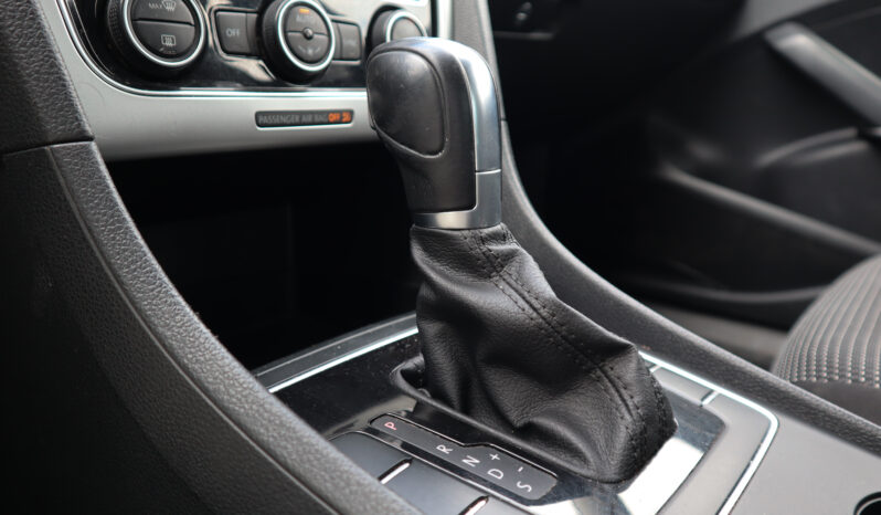 
2017 Volkswagen Passat full									