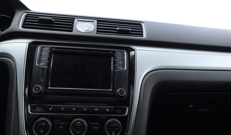 
2017 Volkswagen Passat full									