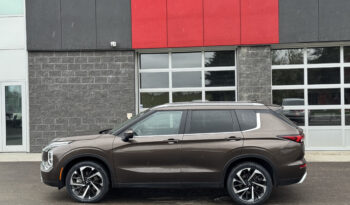 2023 MITSUBISHI OUTLANDER SE full