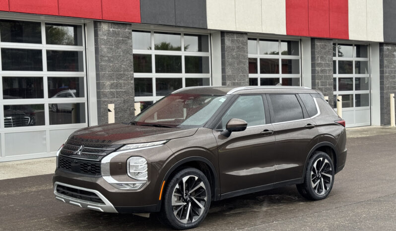 
2023 MITSUBISHI OUTLANDER SE full									