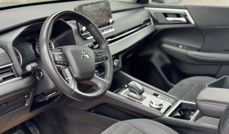 
2023 MITSUBISHI OUTLANDER SE full									