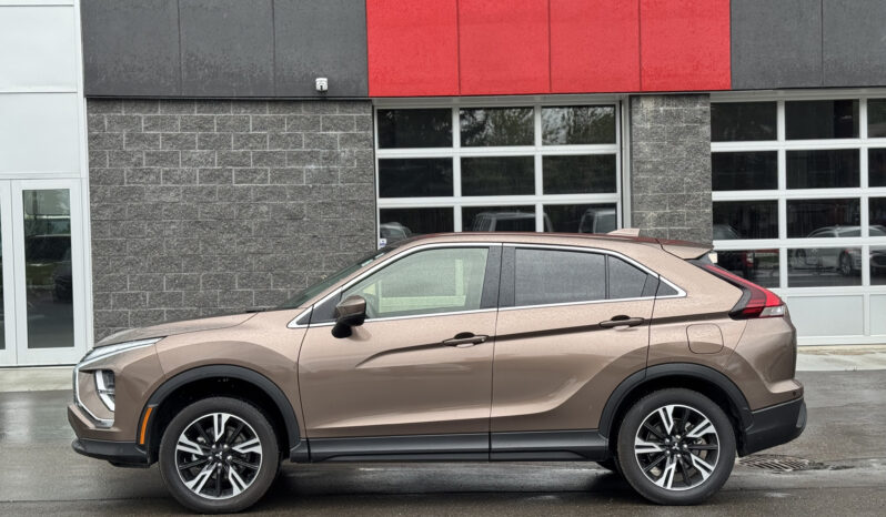 
2024 MITSUBISHI ECLIPSE CROSS ES full									