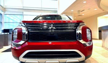 
2023 MITSUBISHI OUTLANDER SE full								