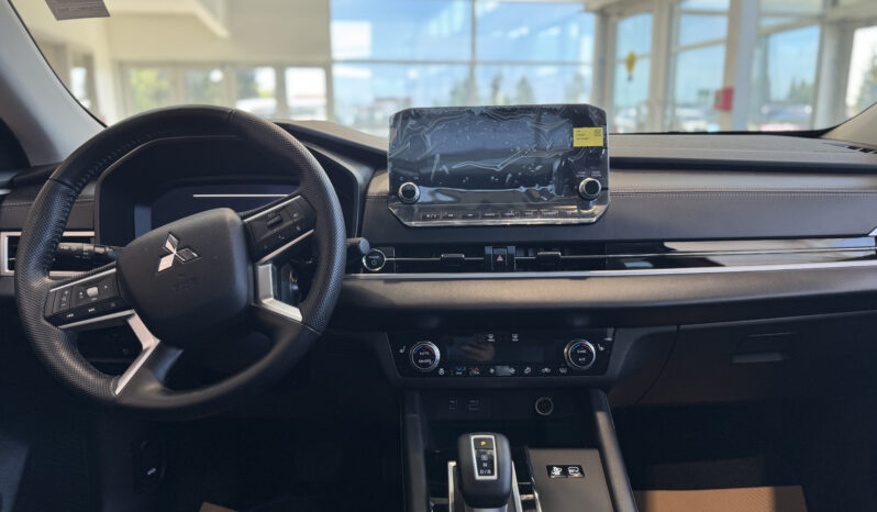 
2023 MITSUBISHI OUTLANDER SE full									