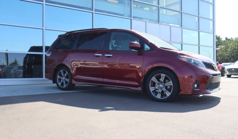 2020 TOYOTA SIENNA SE full