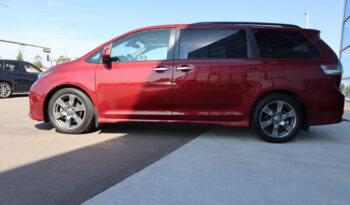 2020 TOYOTA SIENNA SE full