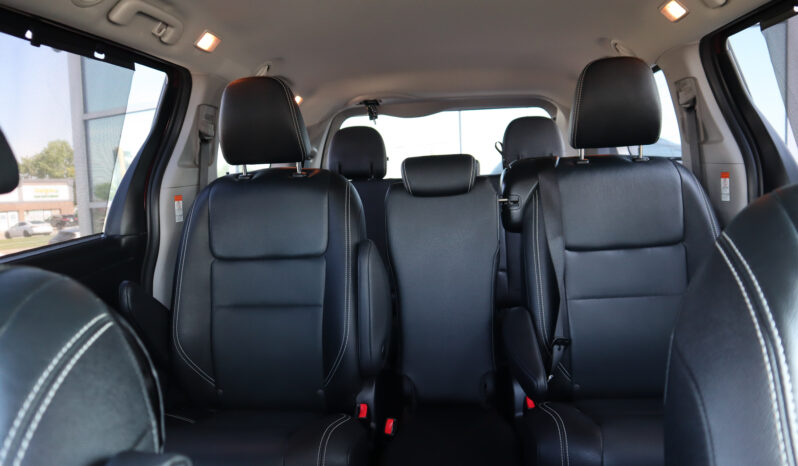 2020 TOYOTA SIENNA SE full