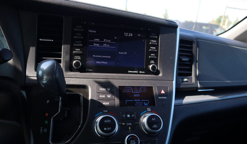 2020 TOYOTA SIENNA SE full