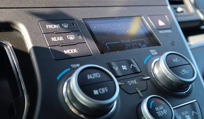 2020 TOYOTA SIENNA SE full